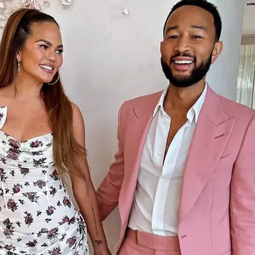 Chrissy Teigen, imagine rară, superbă cu cei patru copii pe care îi are cu John Legend. "Foarte bucuroasă!"