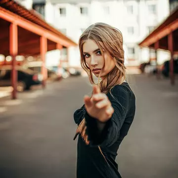 Ce parfum merge cu little black dress? Dar cu rochia roșie?