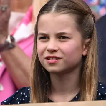 Brățara specială a Prințesei Charlotte. Are un mesaj arabic și o amuletă care o ferește de rele