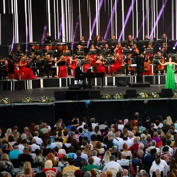 A început Festivalul Național de Muzică Ușoară Mamaia, ediția 61 - o seară care ne-a lăsat fără cuvinte