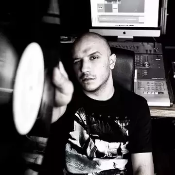 Guess Who, prins cu substanțe interzise la festivalul UNTOLD. Artistul în vârstă de 38 de ani nu este la prima abatere