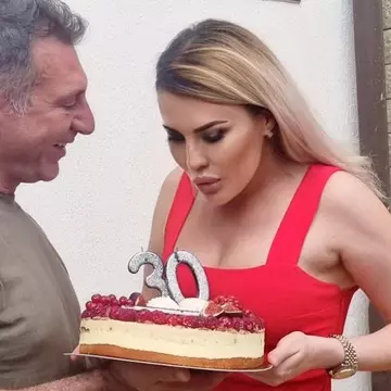 Iulia Sabbagh, apariție incendiară în costum de baie. Soția lui Christian Sabbagh atrage toate privirile când merge la piscină / Foto