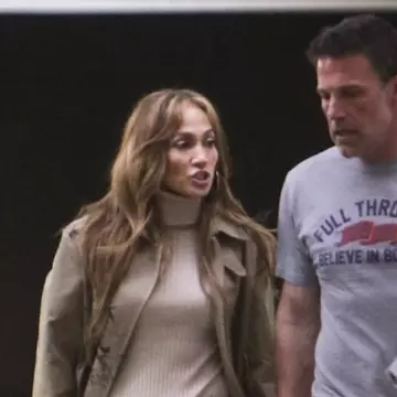 Jennifer Lopez, „furioasă” și „umilită” după despărțirea de Ben Affleck. De ce amână actorul să depună actele de divorț