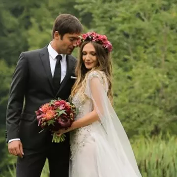 Adela Popescu și Radu Vâlcan au aniversat nouă ani de la nuntă sub clar de lună. Imagini de colecție din ziua nunții cuplului / Foto&Video