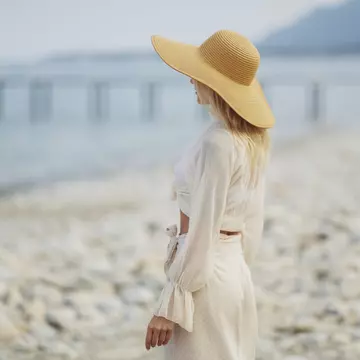 Outfit pentru mare: ce să urmărești în alegerea ținutelor perfecte