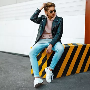 Sneakerșii pentru bărbați nu sunt doar pentru teren! Află ce stiluri merg bine cu ei