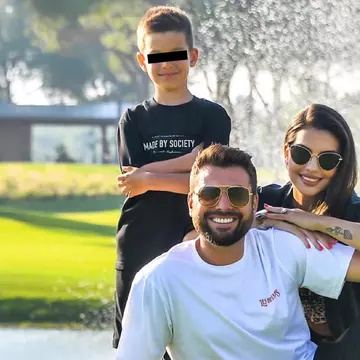 Adrian Mutu se vede tată din nou alături de soția mai tânără decât el cu 15 ani. Câți copii are fostul jucător de fotbal din cele trei căsnicii