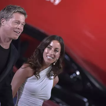 Brad Pitt și iubita lui, Ines de Ramon, prima apariție pe covorul roșu în calitate de cuplu, la Festivalul de Film de la Veneția