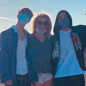Britney Spears a sărbătorit aniversările cei doi copii la mii de km distanță de ei. De ce locuiesc Sean și Jayden cu tatăl lor