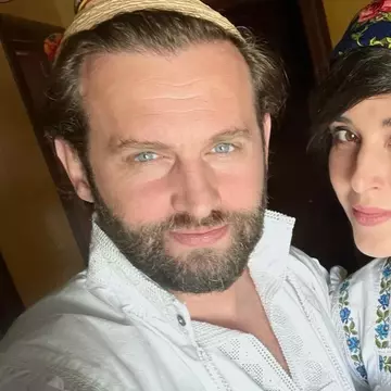 Cine este soția lui Sorin Brotnei. Concurentul Asia Express a cerut-o în căsătorie după patru luni de relație