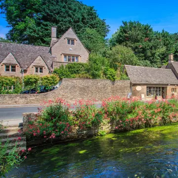 Cum arată Bibury, unul dintre cele mai frumoase sate din lume. Are doar 700 locuitori și pare scos dintr-un basm