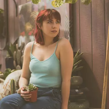 Cum să-ți amenajezi propriul colț verde la tine pe balcon? Sfaturi pentru o mini grădină urbană perfectă