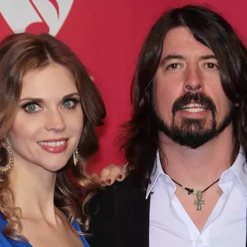 Dave Grohl, solistul trupei "Foo Fighters", a devenit tată pentru a patra oară "în afara căsniciei". "Îmi iubesc soția și copiii!"