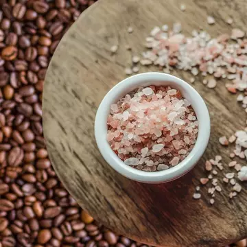 De ce e bine să adaugi sare în cafea. Reţete şi variante pentru acasă. Trendul care a făcut furori pe TikTok