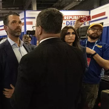 Cine este Bettina Anderson, presupusa amantă a lui Donald Trump Jr. Au fost surprinși sărutându-se, deși fiul candidatului la președinția SUA este logodit