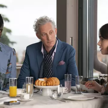 „Este o presiune mare.” Ce se întâmplă, de fapt, în culisele serialului „Emily in Paris” / Exclusiv