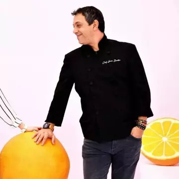 Fiica lui chef Sorin Bontea, de nerecunoscut. Miruna Bontea și-a pus piercing în nas și s-a vopsit