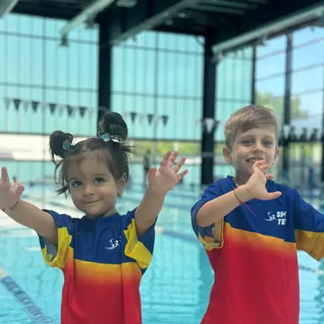 Eficiența înotului în timpul anului școlar: o activitate fizică benefică pentru corp și minte