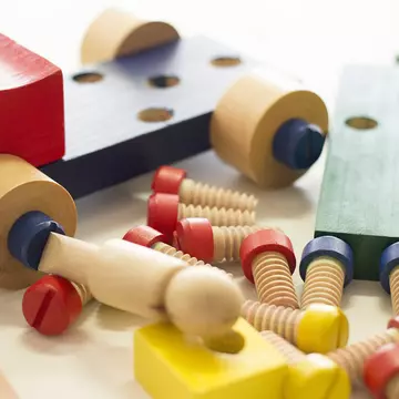 Cum să alegi jucăriile educaționale potrivite pentru copii de 1 an