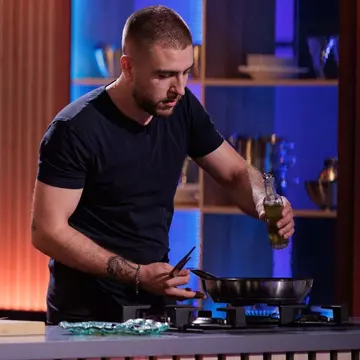 Cine este Sebi Dascălu de la MasterChef 2024. Și-a cunoscut soția la doar 14 ani! Cum a început pasiunea lui pentru carne