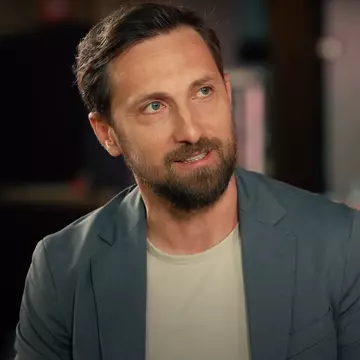 Dani Oțil, dezvăluiri spumoase despre nunta Deliei. Prezentatorul s-a plâns de foame la mama artistei. Ce a făcut Mihai Bobonete la eveniment: „O chestie wow”