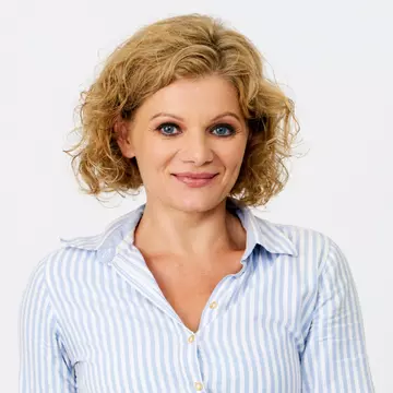 Actrița Ofelia Popii, vedeta din „Tătuțu’”, vorbește despre cel mai mare regret: „Am pierdut timpul netrăit cum aș fi putut să îl trăiesc și uneori am bătut pasul pe loc”. Exclusiv
