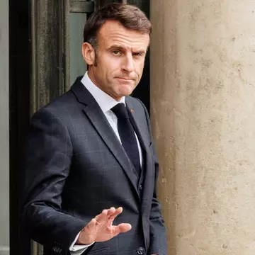 Președintele Franței Emmanuel Macron se opune mutării serialului Netflix „Emily in Paris” la Roma: „Le vom cere să rămână”. Reacția primarului Romei