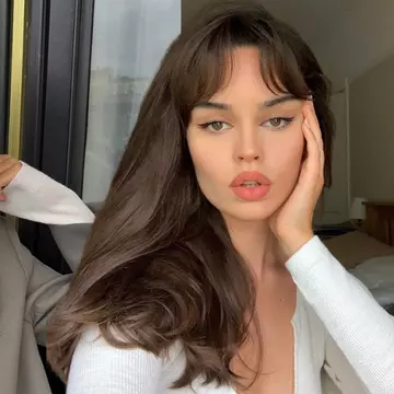 Tunsoarea anilor ‘70 care va deveni cel mai mare trend al sezonului rece. Cum o poţi purta în toamna asta