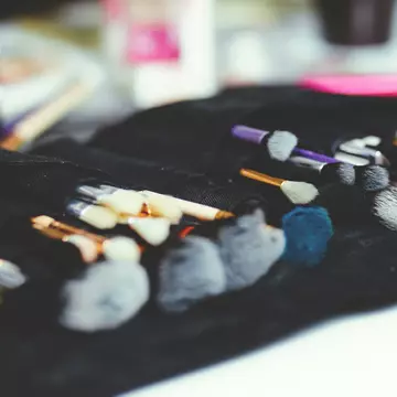 Descoperă machiajele perfecte pentru sărbători: de la Halloween la Revelion