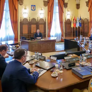 CSAT susține că primul tur al alegerilor prezidențiale a fost influențat de atacuri cibernetice. Călin Georgescu a beneficiat de expunere masivă pe TikTok