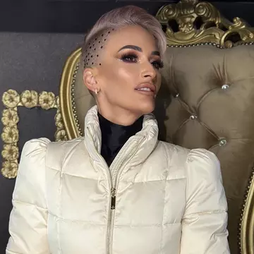 Care este, de fapt, meseria Gabrielei Lucuțar. "Îmi place să tai!". "Regina Întunericului" și-a dezvoltat singură propriul business