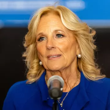 Alegerea vestimentară a lui Jill Biden pentru vot, criticată dur în mediul online: „Este imposibil să nu știe ce înseamnă”