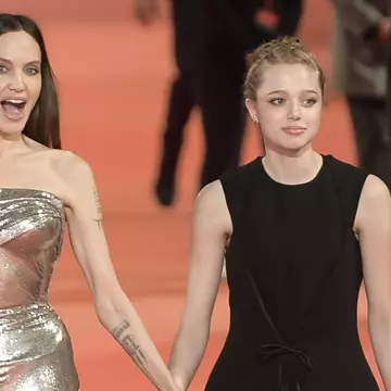 Shiloh Jolie, surprinsă în ipostaze afectuoase cu o colegă de la dansuri. Cum au fost fotografiate cele două