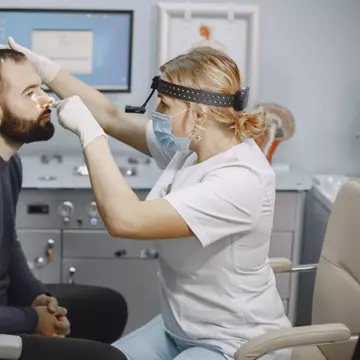 Te confrunți cu deviația de sept? Iată ce ar trebui să știi despre această afecțiune