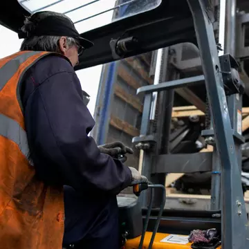 2024, anul cu cea mai mică ofertă de job-uri pentru străinătate din ultimii 5 ani. Și numărul de aplicări s-a aflat la nivelul minim al ultimilor 5 ani