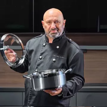 Ce ingredient secret pune Cătălin Scărlătescu în oala de sarmale ca să fie fragede. Un truc perfect de sărbători