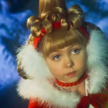 Ce s-a întâmplat cu Taylor Momsen, fetița care a interpretat-o pe Cindy Lou în filmul Grinch. Blestemul care i-a înconjurat pe actorii celebrei pelicule