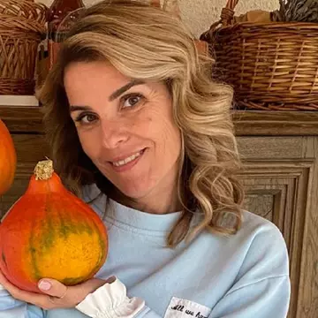 Cristela Georgescu a întors toate privirile la secția de votare, în ziua alegerilor parlamentare 2024. Cum a fost fotografiată soția lui Călin Georgescu