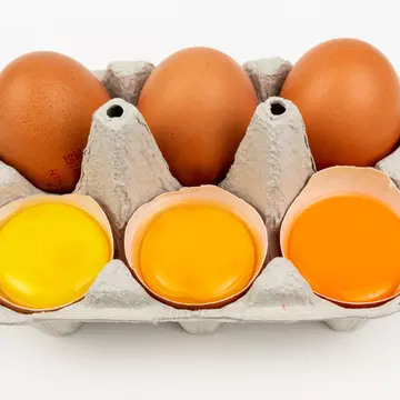 Ce spune culoarea gălbenuşului despre calitatea oului