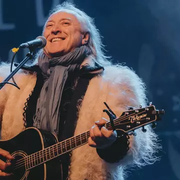 Cum arată Andra, fiica lui Ștefan Hrușcă. Tânăra are o carieră total diferită de cea a celebrului ei tată