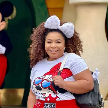 Influencerița Disney HellooDomo a murit la 34 de ani. Tânăra a suferit o reacție alergică severă