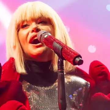 Loredana Groza are motive să fie mândră de fiica ei, Elena Boncea. Cu ce se ocupă tânăra de 26 de ani. A defilat pe podium la Bucharest Fashion Week