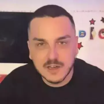 Makaveli, amănunte șocante din copilărie. După moartea mamei, regele TikTok a rămas în grija unui tată violent: „Venea cu prietenii lui bețivi și mă băteau”