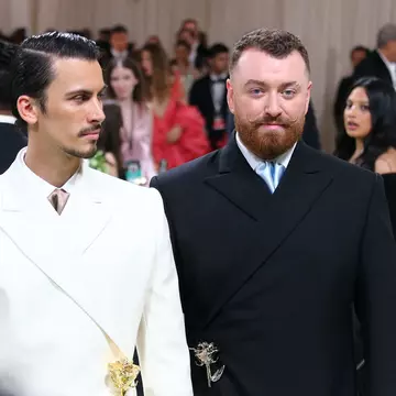 Sam Smith și iubitul, Christin Cowan, surprinși în ipostaze tandre pe stradă. Cum au fost fotografiați