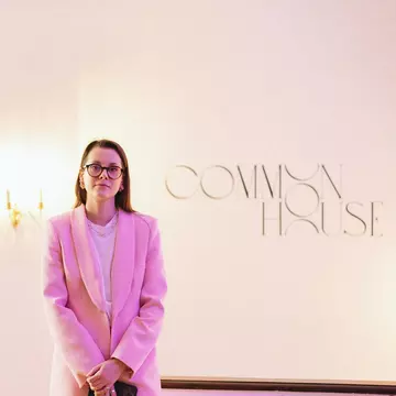 Romina Banu, fondatoarea Common House: „Am vrut să creez un loc care reunește o comunitate. Realitatea antreprenorului creativ este cea în care jonglează zilnic cu mai multe roluri”