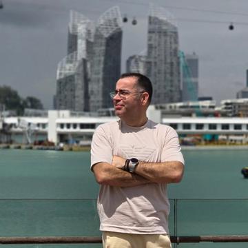 Cât a plătit Răzvan Popescu de la Radio ZU pe o cafea și pe o bere, în vacanță în Singapore: „Ți-o cam ia cardul la fugă”