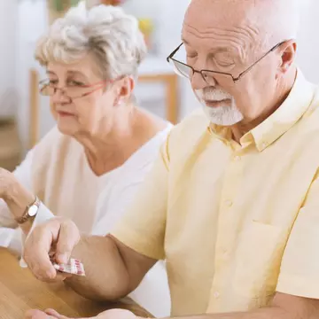 Ce pensionari nu vor mai primi medicamente compensate. Ce se întâmplă după înghețarea pensiilor la nivelul lunii decembrie