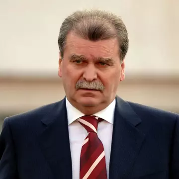 Dinu Gheorghe, înmormântat lângă soția sa. George Copos, Meme Stoica, Dumitru Dragomir și Gigi Nețoiu l-au condus pe ultimul drum pe fostul președinte al Rapidului