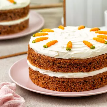 Tort de morcovi: rețeta ideală pentru o masă festivă