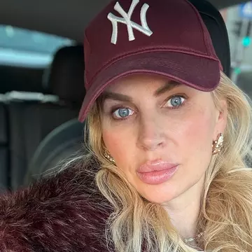 Andreea Bănică, mesaj dur la adresa celor care o critică în online. "Ăștia care comentați, ciocul mic! Multe sunteți penibile, urâte la trup și suflet!" Artista a răbufnit